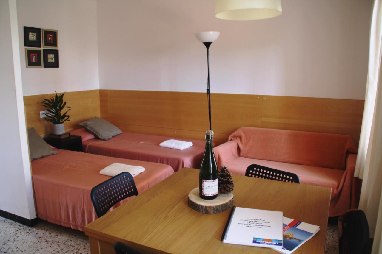 Apartaments Margarita Sabina Pinell 普拉加德阿罗 外观 照片